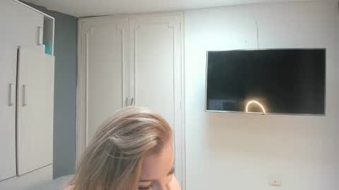 taniabonnet  online show from March 27, 2026, 8:08 pm