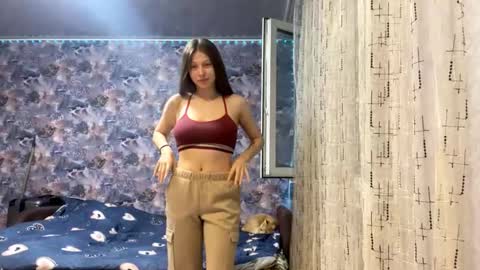 Snapshot of tannarosier chatting on November 15, 2025, 10:04 pm Kira online show from November 15, 2025, 10:04 pm