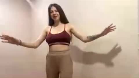 Snapshot of tannarosier chatting on December 2, 2025, 1:00 am Kira online show from December 2, 2025, 1:00 am