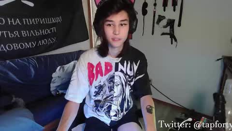 Snapshot of tap_forty chatting on November 10, 2025, 9:25 pm tap_forty online show from November 10, 2025, 9:25 pm