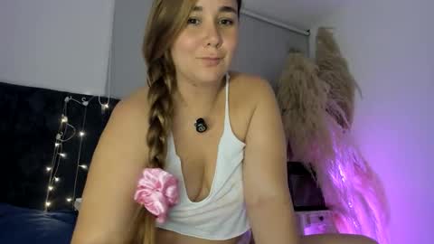 tara__ online show from April 13, 2026, 1:33 am