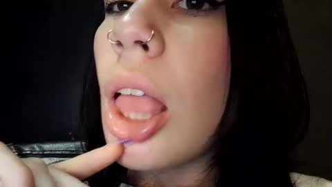 Snapshot of tara_joi chatting on December 11, 2024, 12:44 am Tara online show from December 11, 2024, 12:44 am