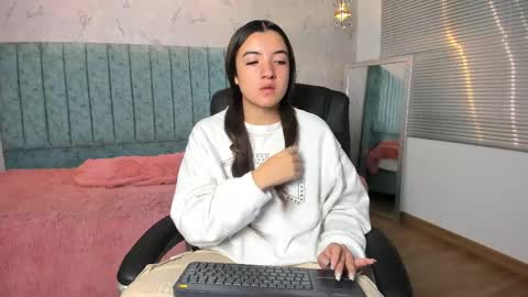 Snapshot of tara_parker chatting on February 13, 2026, 1:18 pm Tara online show from February 13, 2026, 1:18 pm