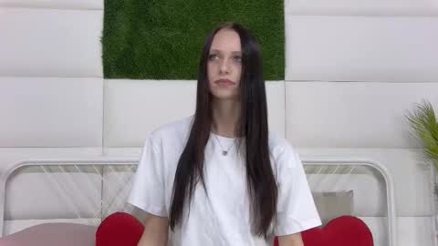 Snapshot of taraharriss chatting on October 19, 2025, 8:26 am taraharriss online show from October 19, 2025, 8:26 am