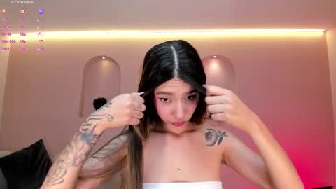 Tara Lawrence online show from November 2, 2025, 11:07 pm