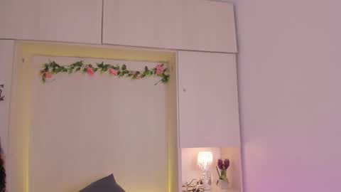  T A R A  online show from November 26, 2025, 4:13 am