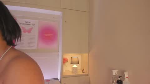  T A R A  online show from April 18, 2026, 4:49 am