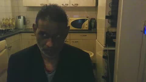 Genaro Thode online show from December 17, 2025, 1:11 am