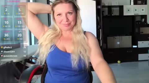 Snapshot of tasha__moon chatting on October 8, 2025, 10:24 am Tasha Moon online show from October 8, 2025, 10:24 am