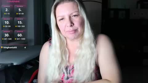 Snapshot of tasha__moon chatting on October 22, 2025, 4:51 pm Tasha Moon online show from October 22, 2025, 4:51 pm