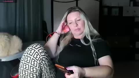 Snapshot of tasha__moon chatting on October 24, 2025, 5:09 pm Tasha Moon online show from October 24, 2025, 5:09 pm
