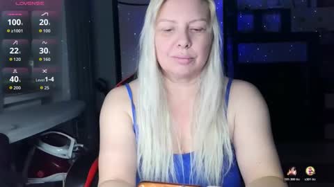 Snapshot of tasha__moon chatting on December 3, 2025, 6:28 pm Tasha Moon online show from December 3, 2025, 6:28 pm