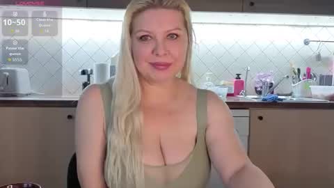 Snapshot of tasha__moon chatting on December 16, 2025, 8:08 am Tasha Moon online show from December 16, 2025, 8:08 am