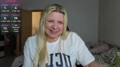 Snapshot of tasha__moon chatting on June 17, 2026, 6:31 pm Tasha Moon online show from June 17, 2026, 6:31 pm
