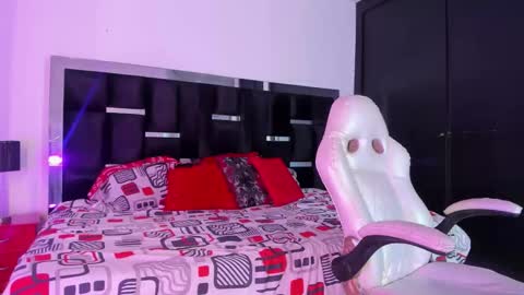 tashasant online show from November 25, 2025, 8:20 pm