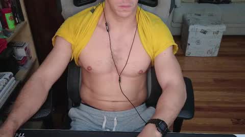 Snapshot of taskataska07 chatting on February 16, 2025, 3:38 pm Carlenjoyswithoil online show from February 16, 2025, 3:38 pm