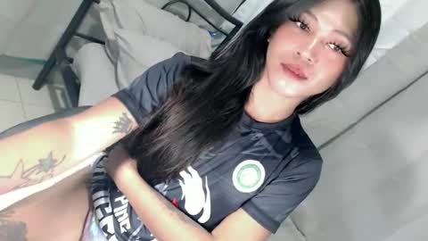 Snapshot of tasteofinnocent69 chatting on May 19, 2026, 5:25 am online show from May 19, 2026, 5:25 am