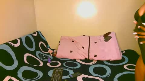 Snapshot of tastie_t chatting on October 28, 2025, 2:42 pm tastie_t online show from October 28, 2025, 2:42 pm