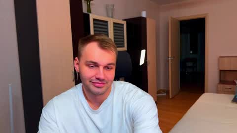 My shows 2100500 UTC3 online show from April 10, 2026, 8:46 pm