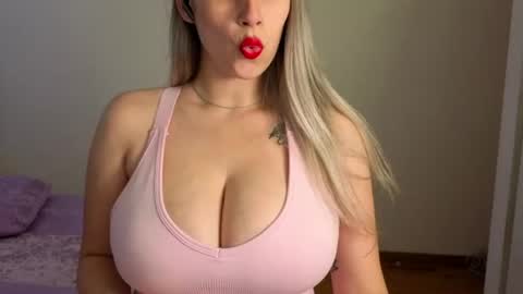 Snapshot of tateisblonde chatting on July 4, 2026, 1:39 pm tateisblonde online show from July 4, 2026, 1:39 pm