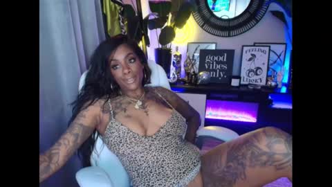 Snapshot of tatted_vixen chatting on January 3, 2025, 2:43 am Tatted Queen online show from January 3, 2025, 2:43 am