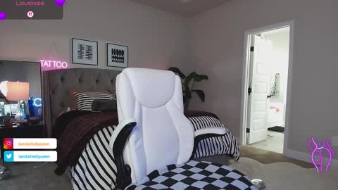 Snapshot of tatted_vixen chatting on November 18, 2025, 9:41 pm Tatted Queen online show from November 18, 2025, 9:41 pm