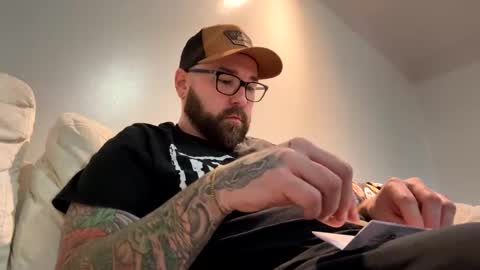 Snapshot of tattedcouple_777 chatting on December 31, 2024, 1:57 am MrMrs online show from December 31, 2024, 1:57 am