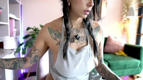 Snapshot of tattoo_ninja_kitty chatting on February 4, 2026, 6:47 pm Nathalie Hardy online show from February 4, 2026, 6:47 pm