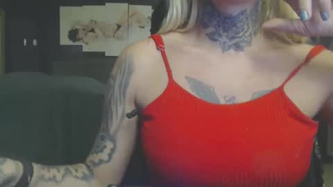 tatuada_safada online show from June 8, 2026, 8:42 pm