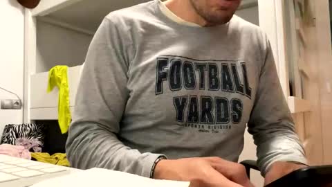 Tatuador40 online show from November 19, 2025, 11:05 pm