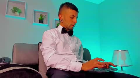 tayer_bennet online show from September 18, 2025, 4:36 am