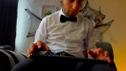 tayer_bennet online show from October 11, 2025, 8:51 pm