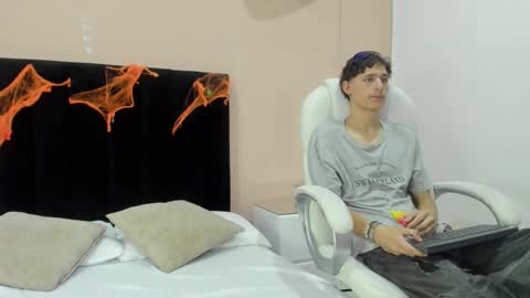 taylor and exidt online show from October 23, 2025, 1:43 pm