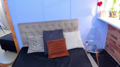 Taylor Bennet online show from October 23, 2025, 12:04 pm