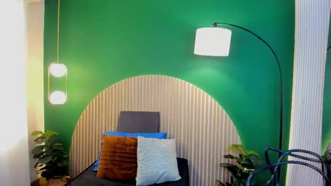 Taylor Bennet online show from November 2, 2025, 12:07 pm