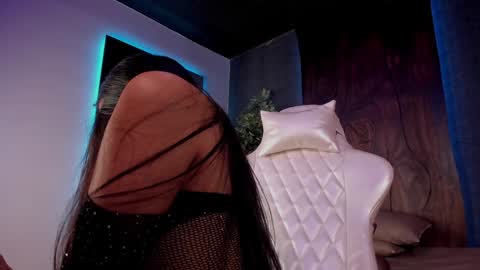 Taylor  Help me to get 100 thumbs up online show from January 30, 2025, 7:15 pm