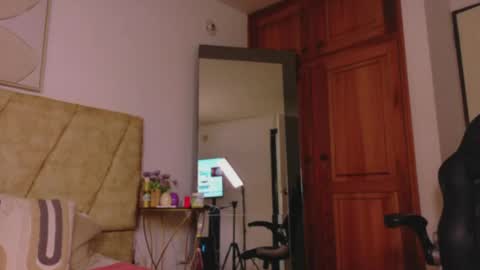 taylorcollinss online show from June 3, 2026, 2:33 pm
