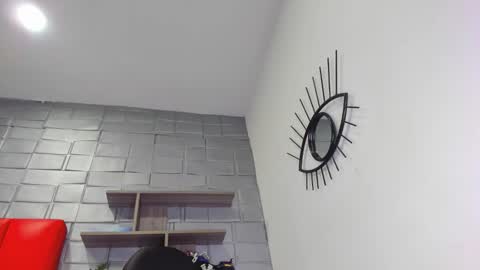 taylorr_evans online show from October 11, 2025, 4:16 pm