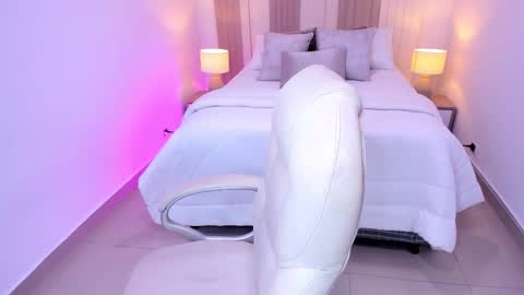 Taylor  online show from October 14, 2025, 7:47 pm