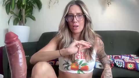 Taylor online show from September 17, 2025, 2:46 am