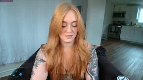 Snapshot of taylortait chatting on November 3, 2025, 6:53 pm Taylor Tait online show from November 3, 2025, 6:53 pm