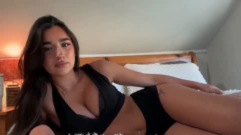 Snapshot of taylorxviolet chatting on June 23, 2026, 7:01 pm Tayy online show from June 23, 2026, 7:01 pm