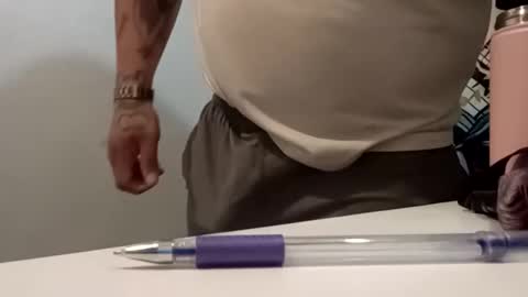 Snapshot of taytay541 chatting on December 1, 2025, 11:48 am Big boi sexy online show from December 1, 2025, 11:48 am