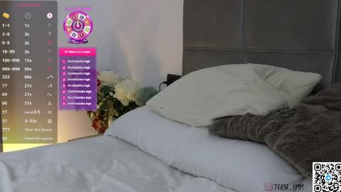 Snapshot of tease_me__ chatting on June 5, 2026, 8:58 pm Em online show from June 5, 2026, 8:58 pm