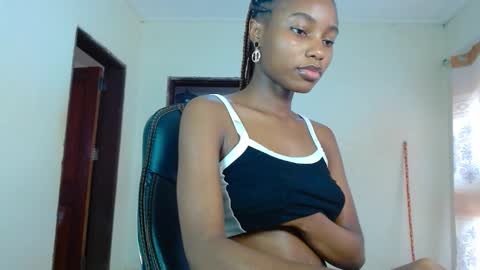 Snapshot of teasequeen01 chatting on November 9, 2025, 10:24 am queen online show from November 9, 2025, 10:24 am