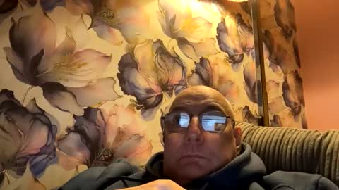 Snapshot of tebb61 chatting on October 5, 2025, 7:01 pm Mark online show from October 5, 2025, 7:01 pm