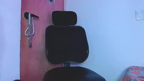 Charlee He online show from December 17, 2024, 7:40 am