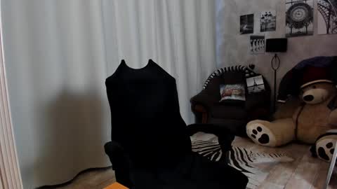 Snapshot of teddy_mode chatting on January 15, 2025, 7:37 am Teddy online show from January 15, 2025, 7:37 am