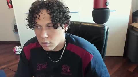 Snapshot of tedhmicro25 chatting on October 18, 2025, 10:16 am tedhmicro25 online show from October 18, 2025, 10:16 am