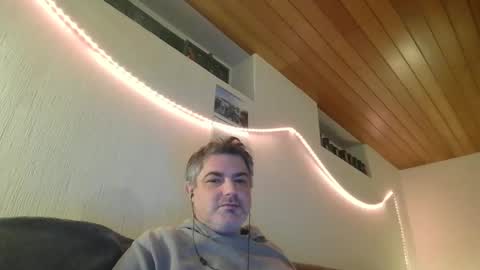 Snapshot of teeforyou chatting on February 8, 2025, 4:25 am Peter online show from February 8, 2025, 4:25 am